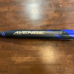 2022 Axe Avenge Pro. Fast pitch softball bat.